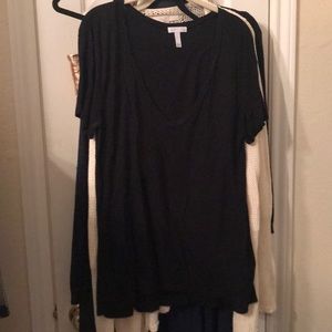 Black v neck - leith